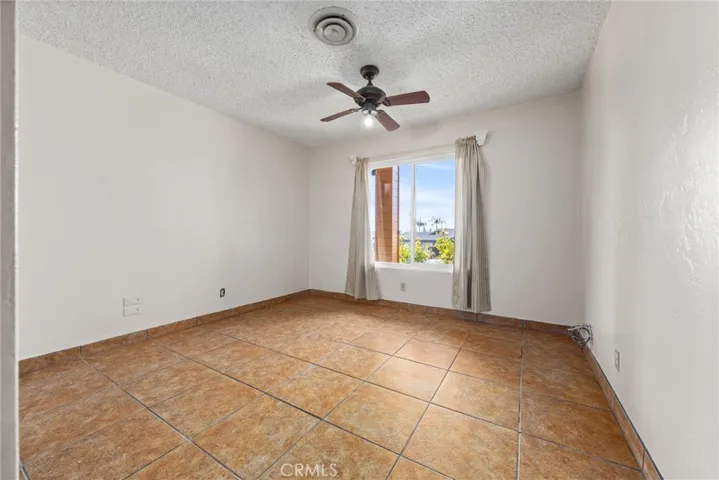 5804 Medio Luna Avenue, Bakersfield, California 93306
