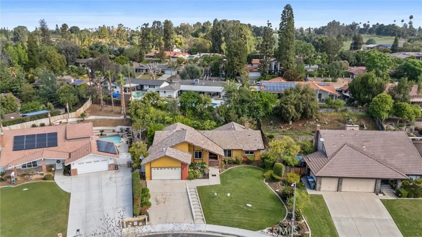 5804 Medio Luna Avenue, Bakersfield, California 93306