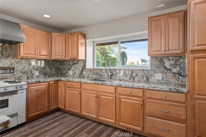5804 Medio Luna Avenue, Bakersfield, California 93306