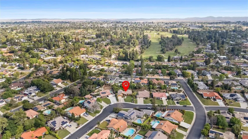 5804 Medio Luna Avenue, Bakersfield, California 93306