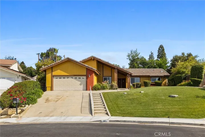 5804 Medio Luna Avenue, Bakersfield, California 93306