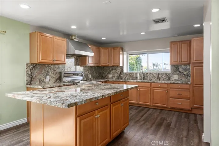 5804 Medio Luna Avenue, Bakersfield, California 93306