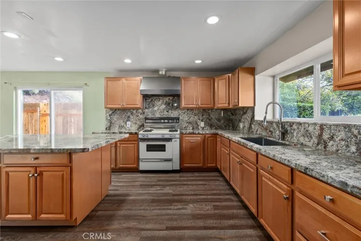 5804 Medio Luna Avenue, Bakersfield, California 93306