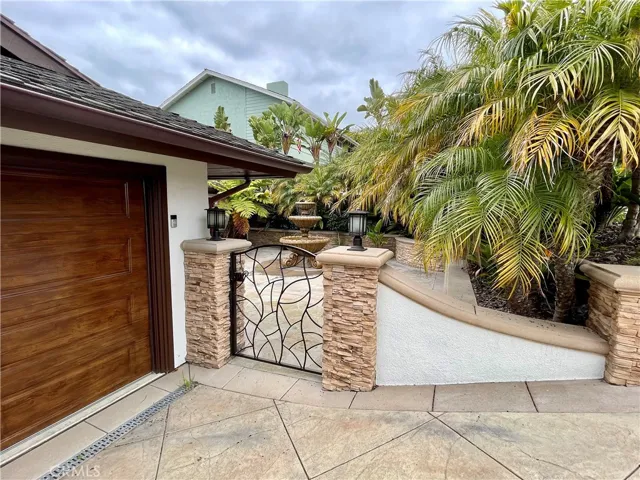 Entry to the front courtyard