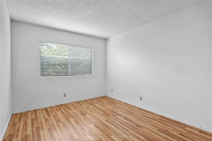 Dowstair bedroom