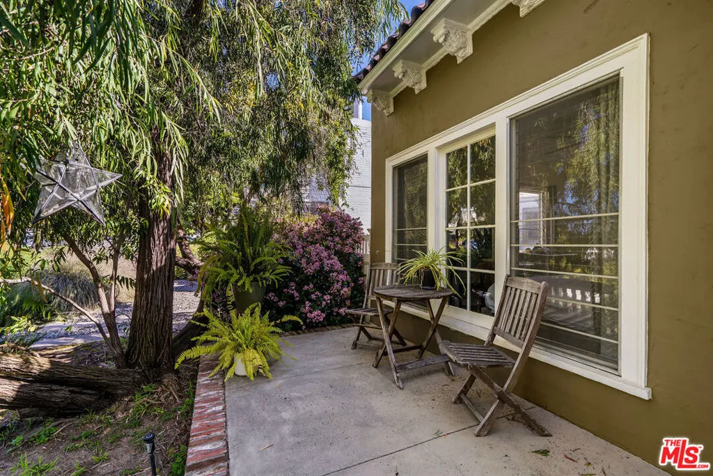 106 N Ridgewood Place, Los Angeles, California 90004 home-pic-3