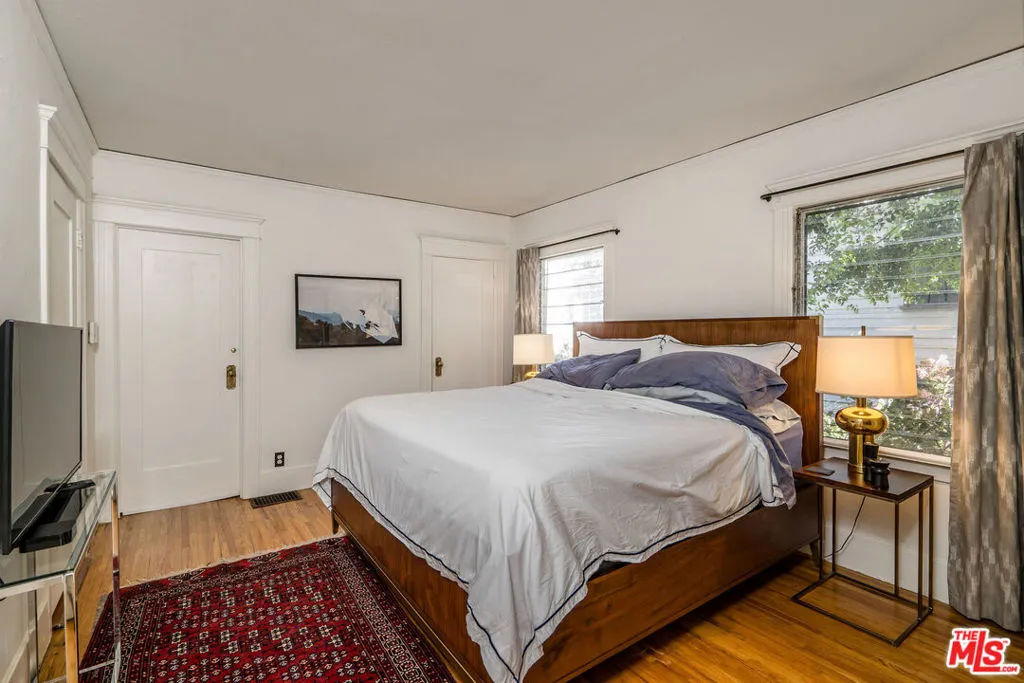 106 N Ridgewood Place, Los Angeles, California 90004 home-pic-17