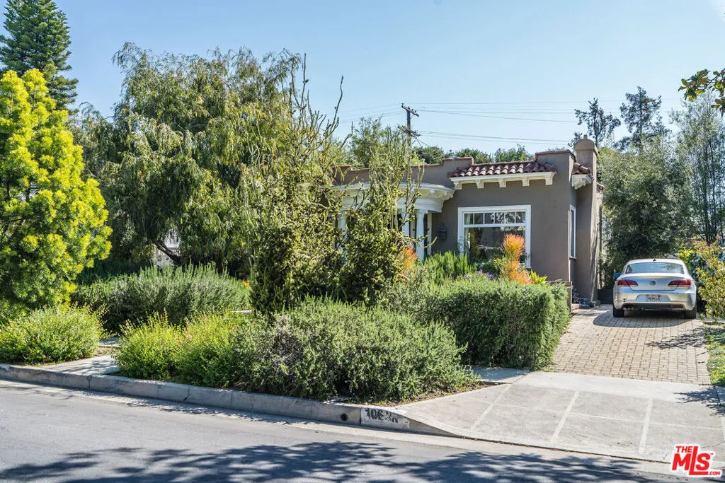 106 N Ridgewood Place, Los Angeles, California 90004 home-pic-1