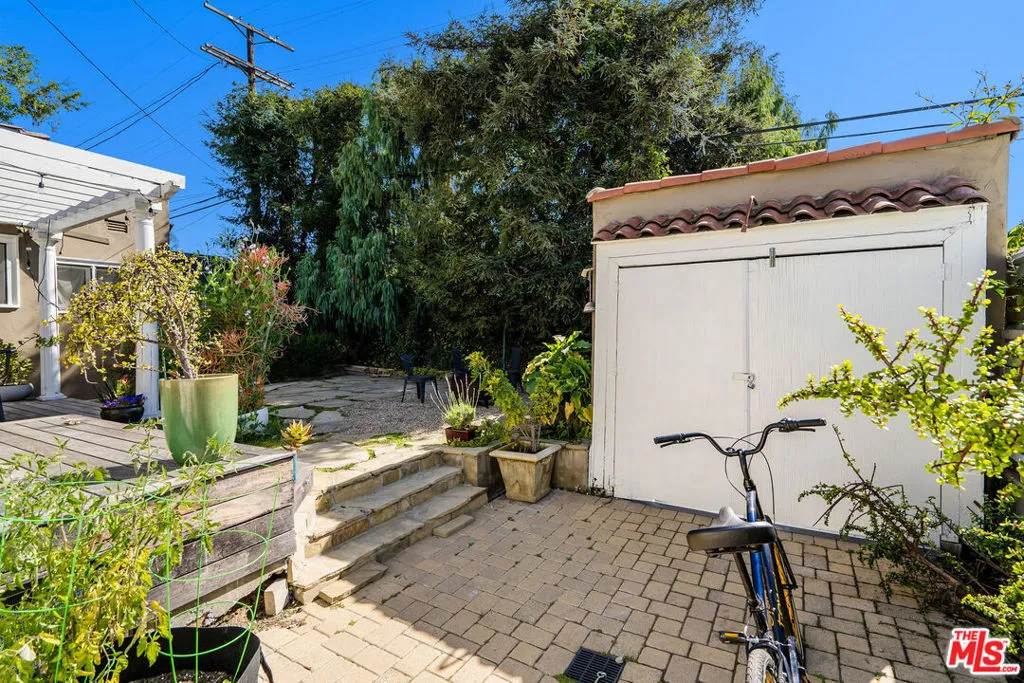 106 N Ridgewood Place, Los Angeles, California 90004 home-pic-22