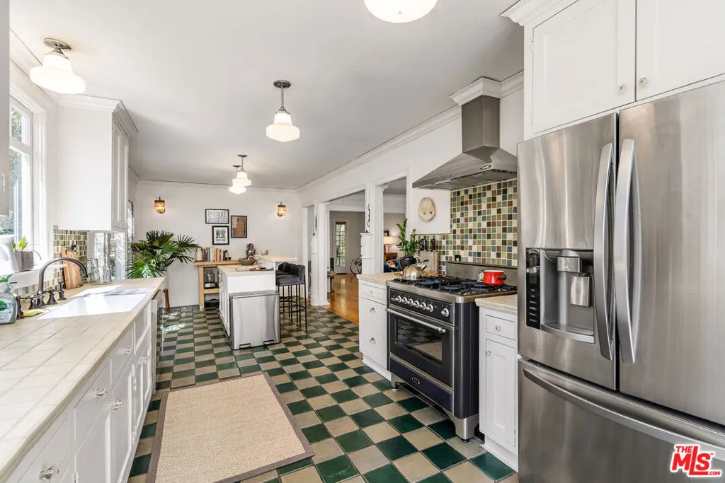 106 N Ridgewood Place, Los Angeles, California 90004 home-pic-13