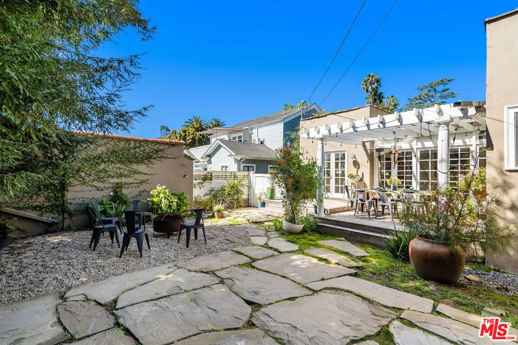106 N Ridgewood Place, Los Angeles, California 90004 home-pic-24