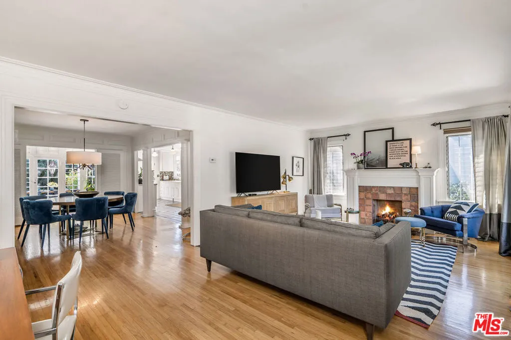106 N Ridgewood Place, Los Angeles, California 90004 home-pic-4