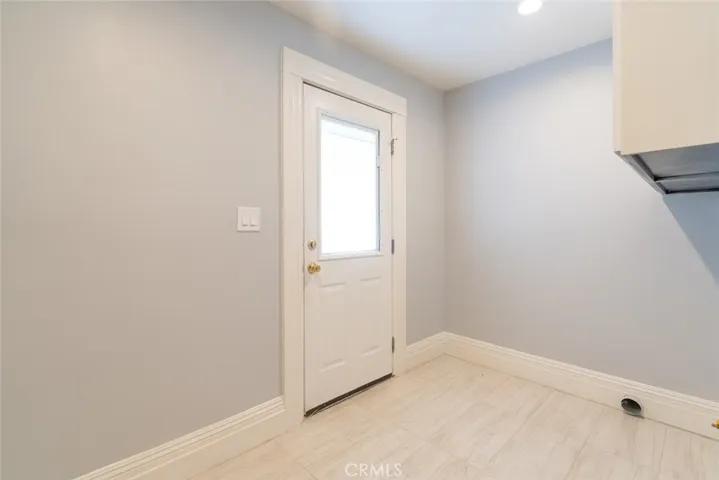 1329 Linwood Avenue, Los Angeles, California 90017