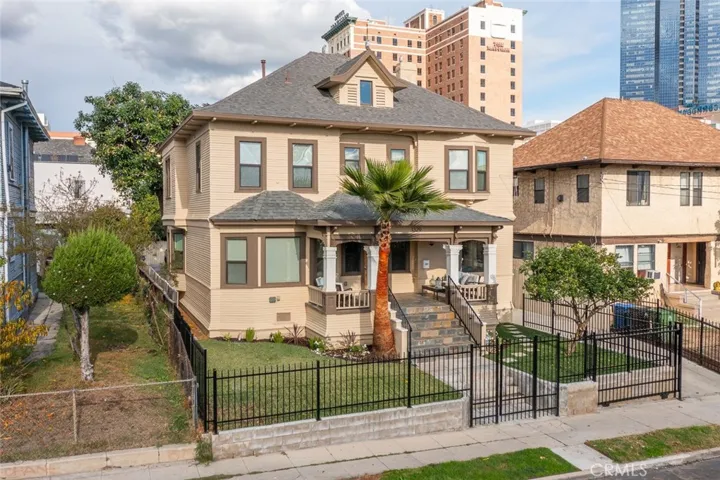 1329 Linwood Avenue, Los Angeles, California 90017
