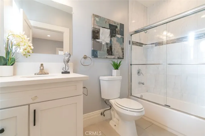 1329 Linwood Avenue, Los Angeles, California 90017