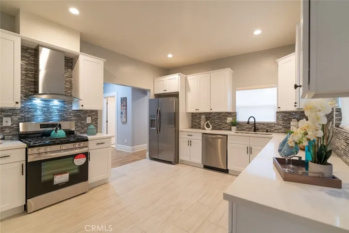 1329 Linwood Avenue, Los Angeles, California 90017