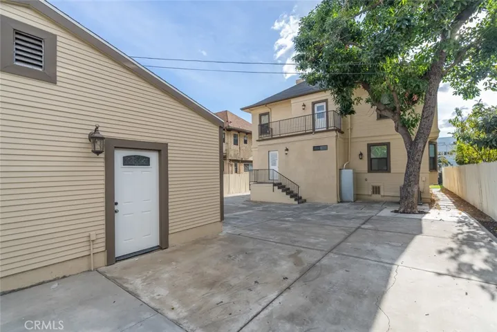 1329 Linwood Avenue, Los Angeles, California 90017