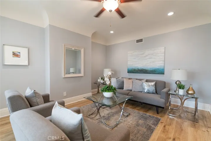 1329 Linwood Avenue, Los Angeles, California 90017