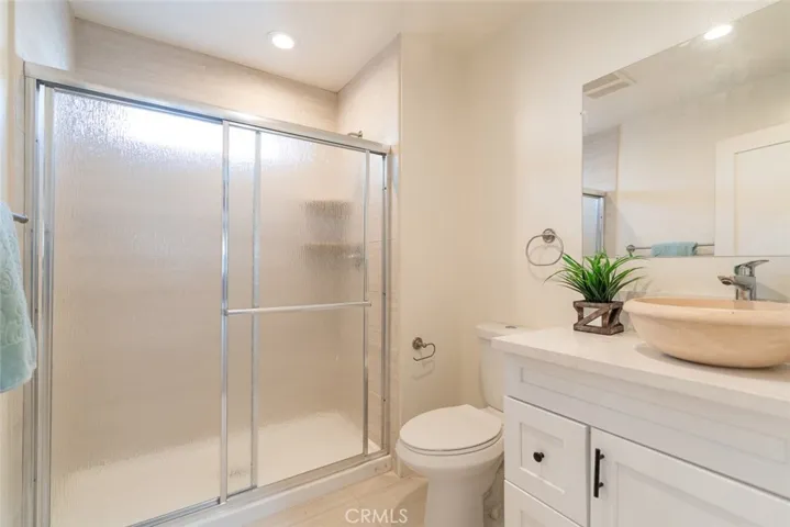 1329 Linwood Avenue, Los Angeles, California 90017