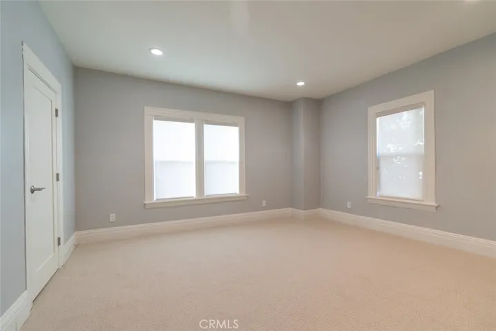 1329 Linwood Avenue, Los Angeles, California 90017