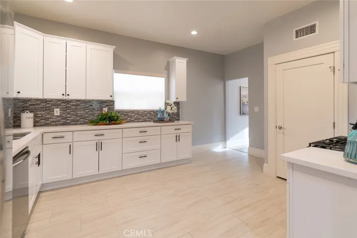 1329 Linwood Avenue, Los Angeles, California 90017