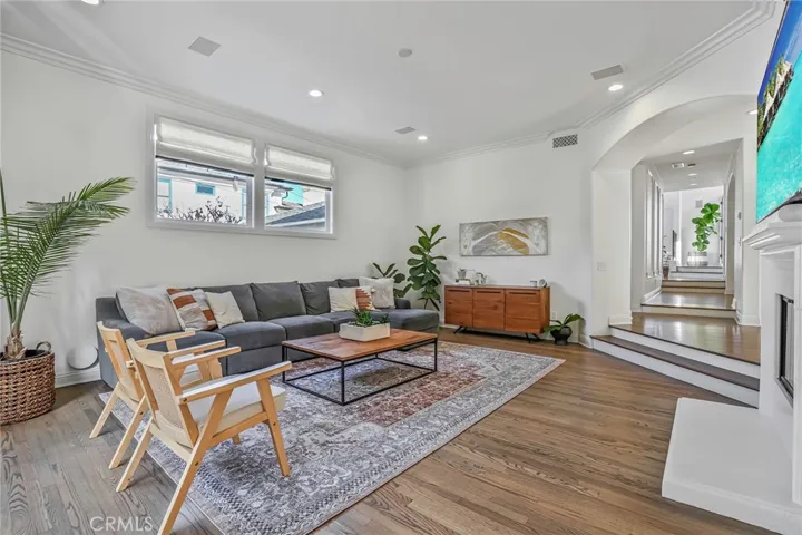 2509 N Poinsettia Avenue, Manhattan Beach, California 90266