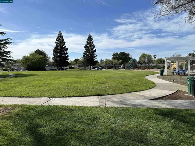 2207 Holbrook Dr, Concord, California 94519