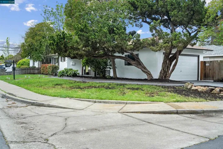2207 Holbrook Dr, Concord, California 94519