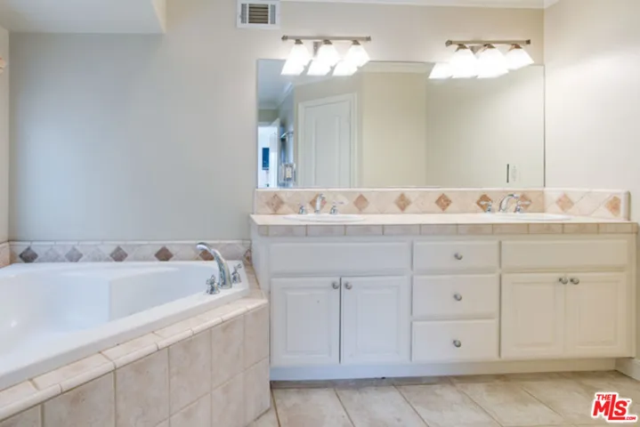 137 Lyndon Street, Hermosa Beach, California 90254
