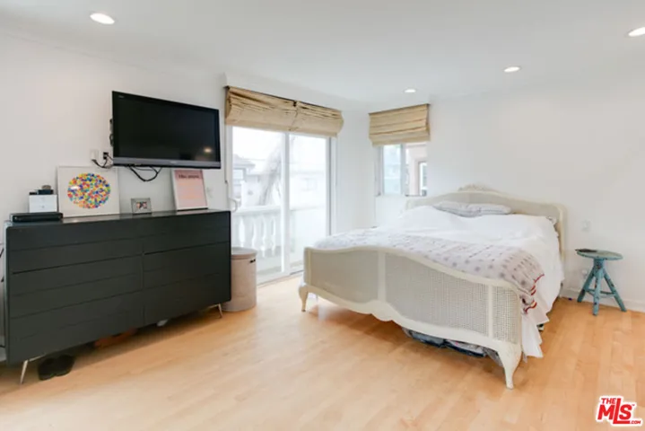 137 Lyndon Street, Hermosa Beach, California 90254