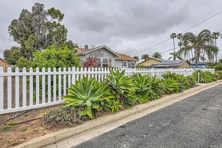 116 Ellery Street, Oceanside, California 92054