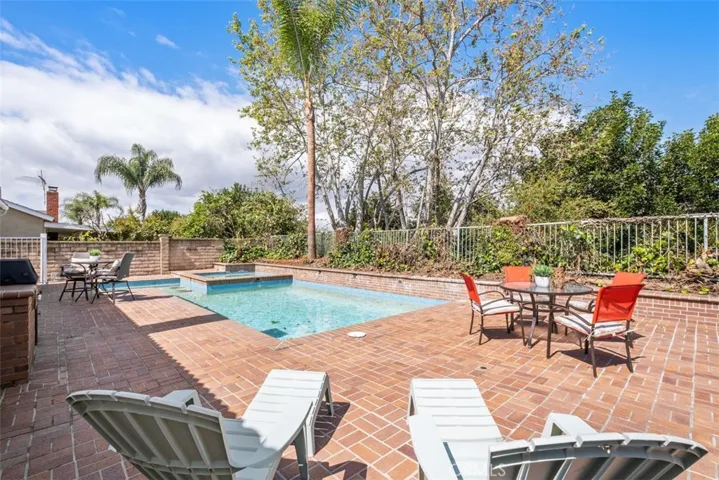 27765 Sinsonte, Mission Viejo, California 92692