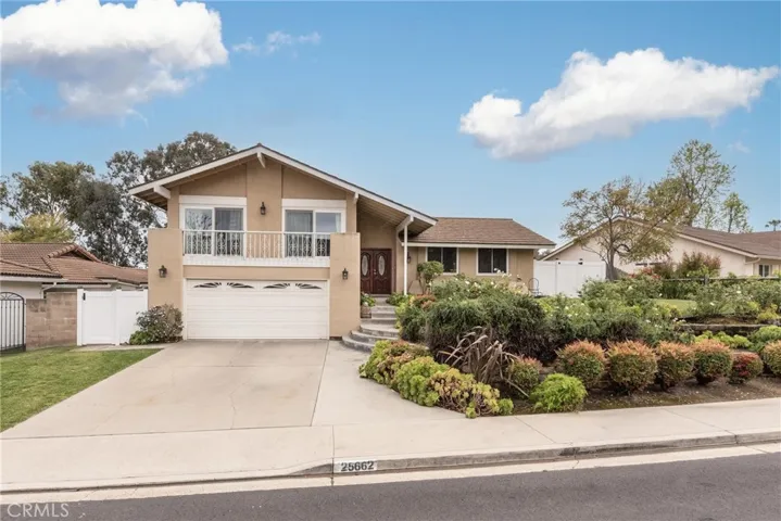 Classic La Paz tri-level home with large lot