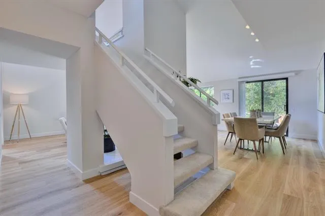 4 Farm Road, Los Altos, California 94024