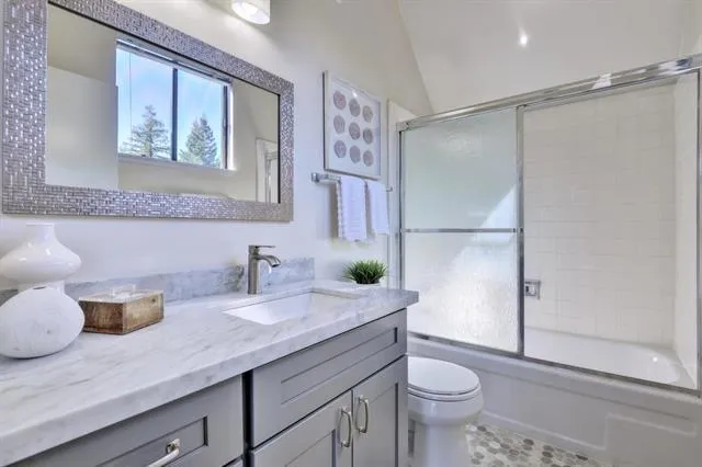 4 Farm Road, Los Altos, California 94024