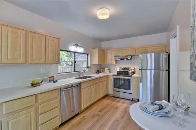 4 Farm Road, Los Altos, California 94024