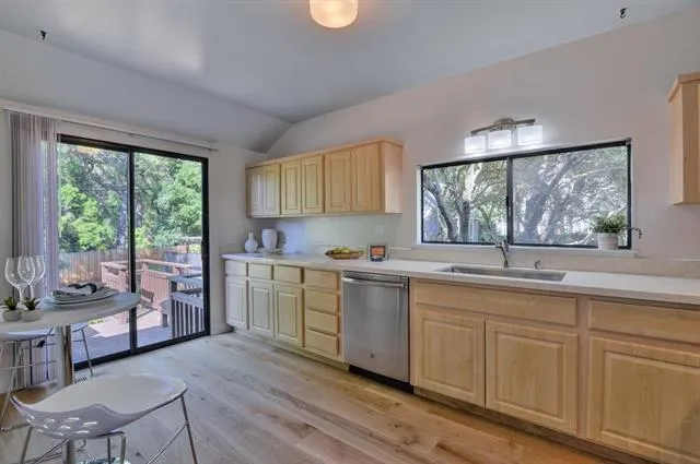 4 Farm Road, Los Altos, California 94024