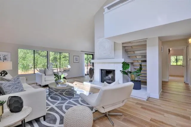 4 Farm Road, Los Altos, California 94024
