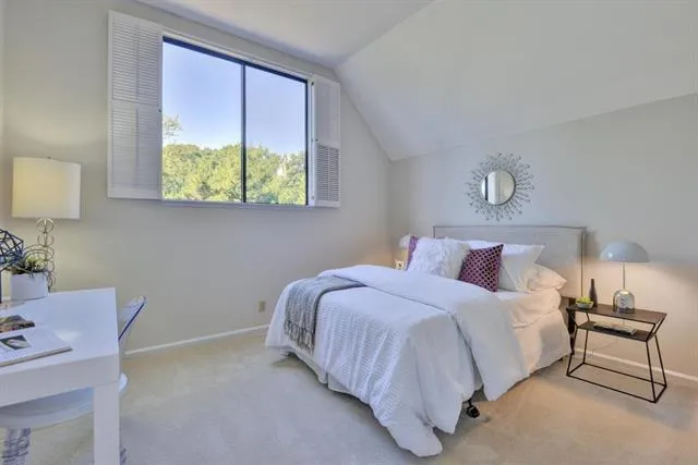 4 Farm Road, Los Altos, California 94024