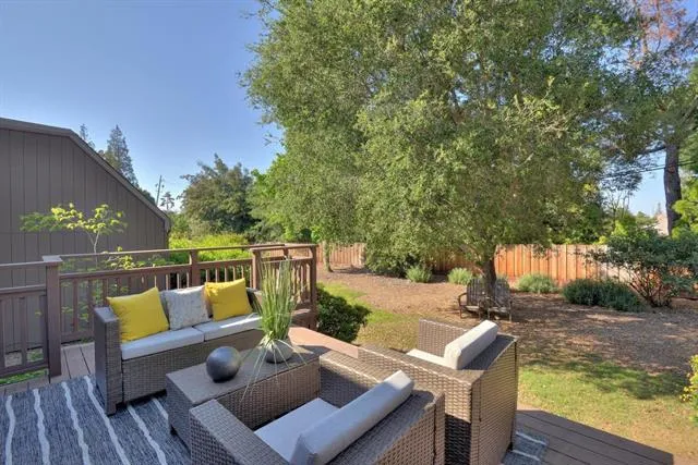 4 Farm Road, Los Altos, California 94024