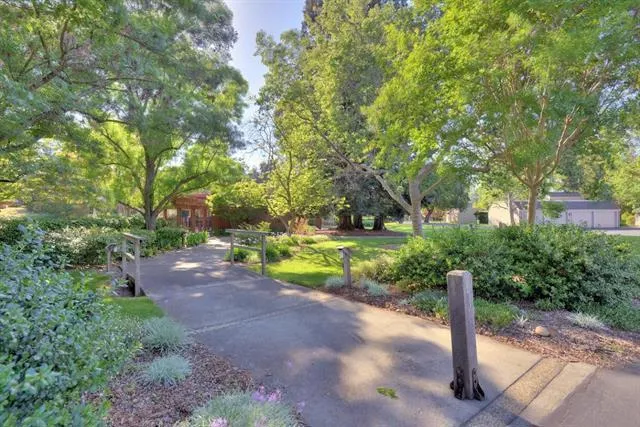 4 Farm Road, Los Altos, California 94024
