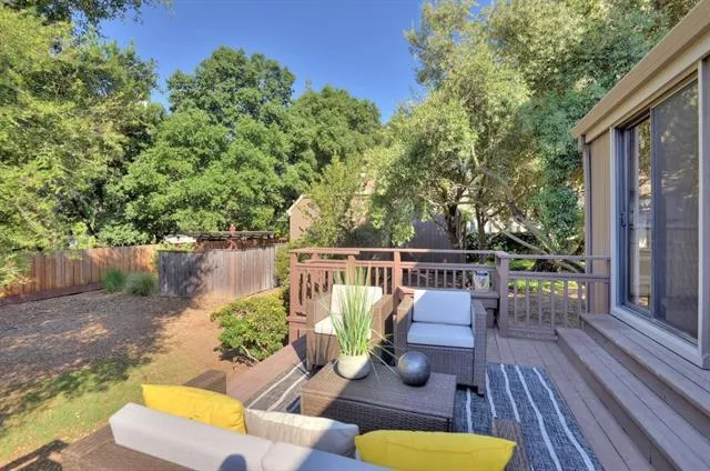 4 Farm Road, Los Altos, California 94024