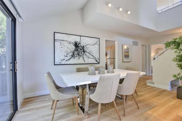 4 Farm Road, Los Altos, California 94024