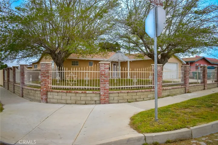 45405 Foxton Avenue, Lancaster, California 93535