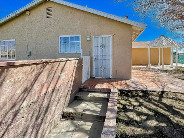 45405 Foxton Avenue, Lancaster, California 93535
