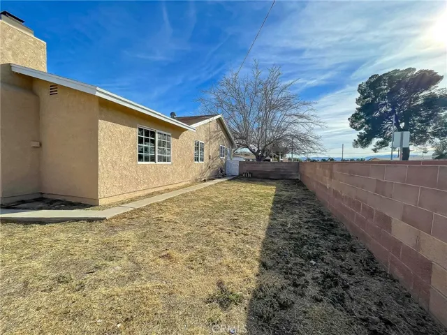 45405 Foxton Avenue, Lancaster, California 93535