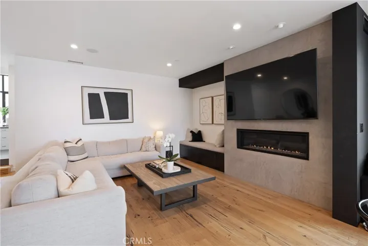 424 1/2 Larkspur Avenue, Corona Del Mar, California 92625