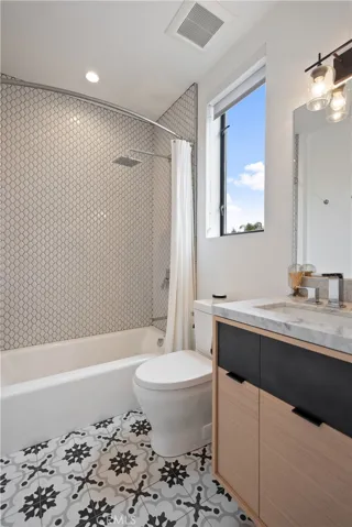 424 1/2 Larkspur Avenue, Corona Del Mar, California 92625