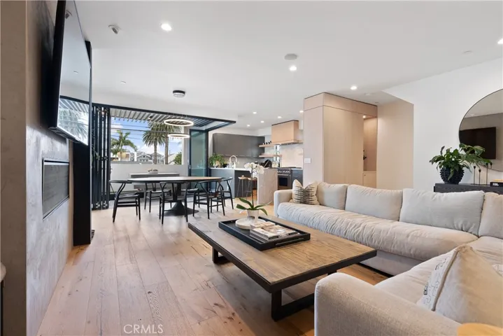 424 1/2 Larkspur Avenue, Corona Del Mar, California 92625