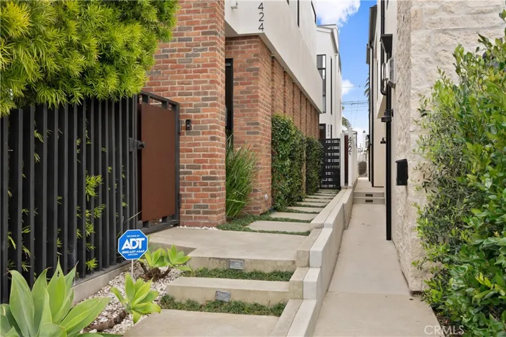 424 1/2 Larkspur Avenue, Corona Del Mar, California 92625